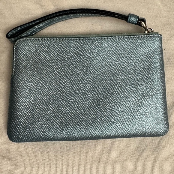 Coach wristlet - Picture 2 of 3